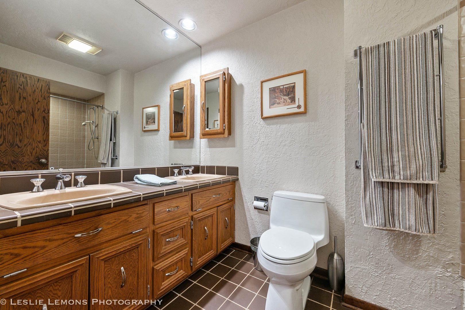 3192 Beller Drive Darien, IL 60561 - Photo 26 of 50 a bathroom with a toilet sink and mirror