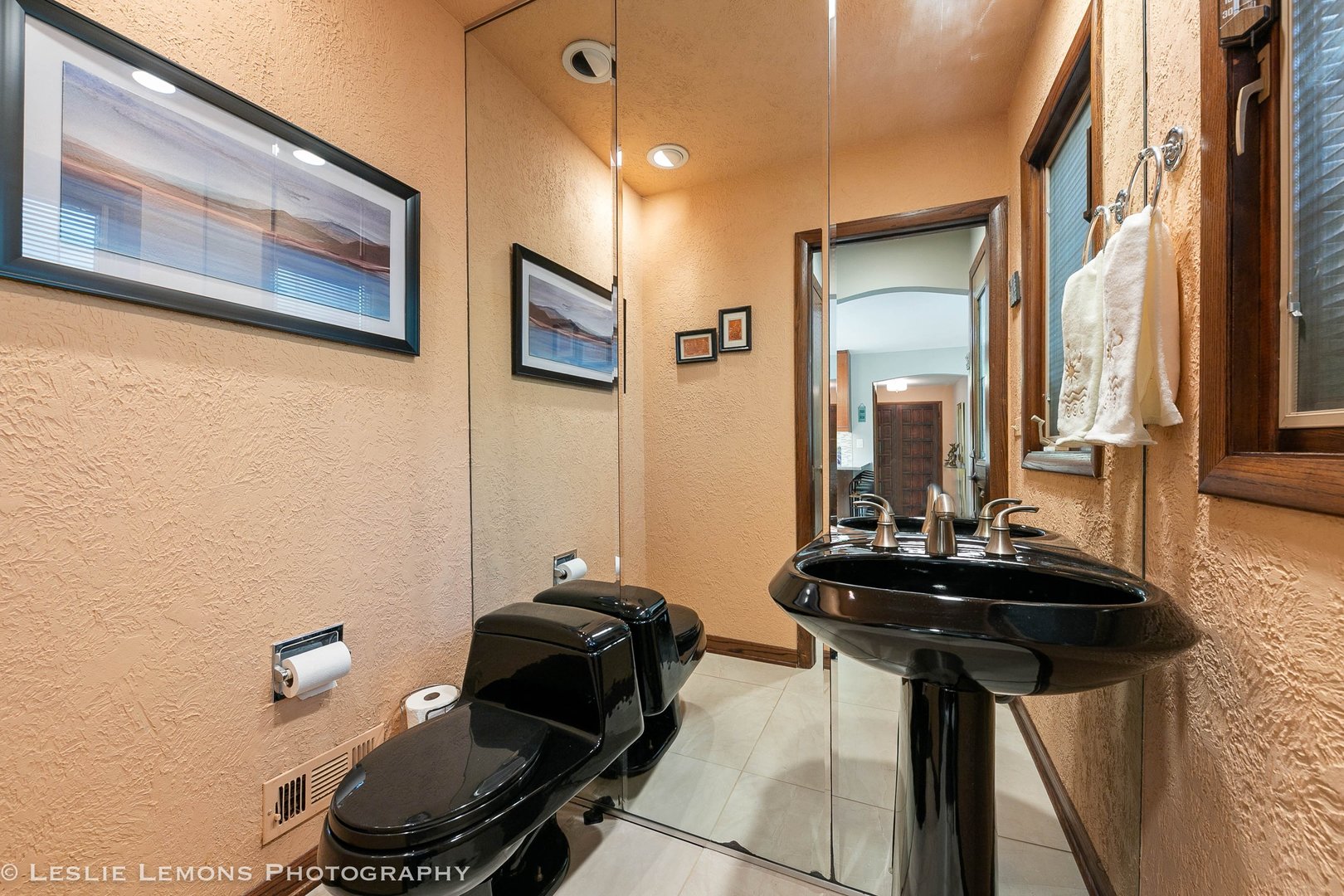 3192 Beller Drive Darien, IL 60561 - Photo 27 of 50 a bathroom with a sink and a mirror