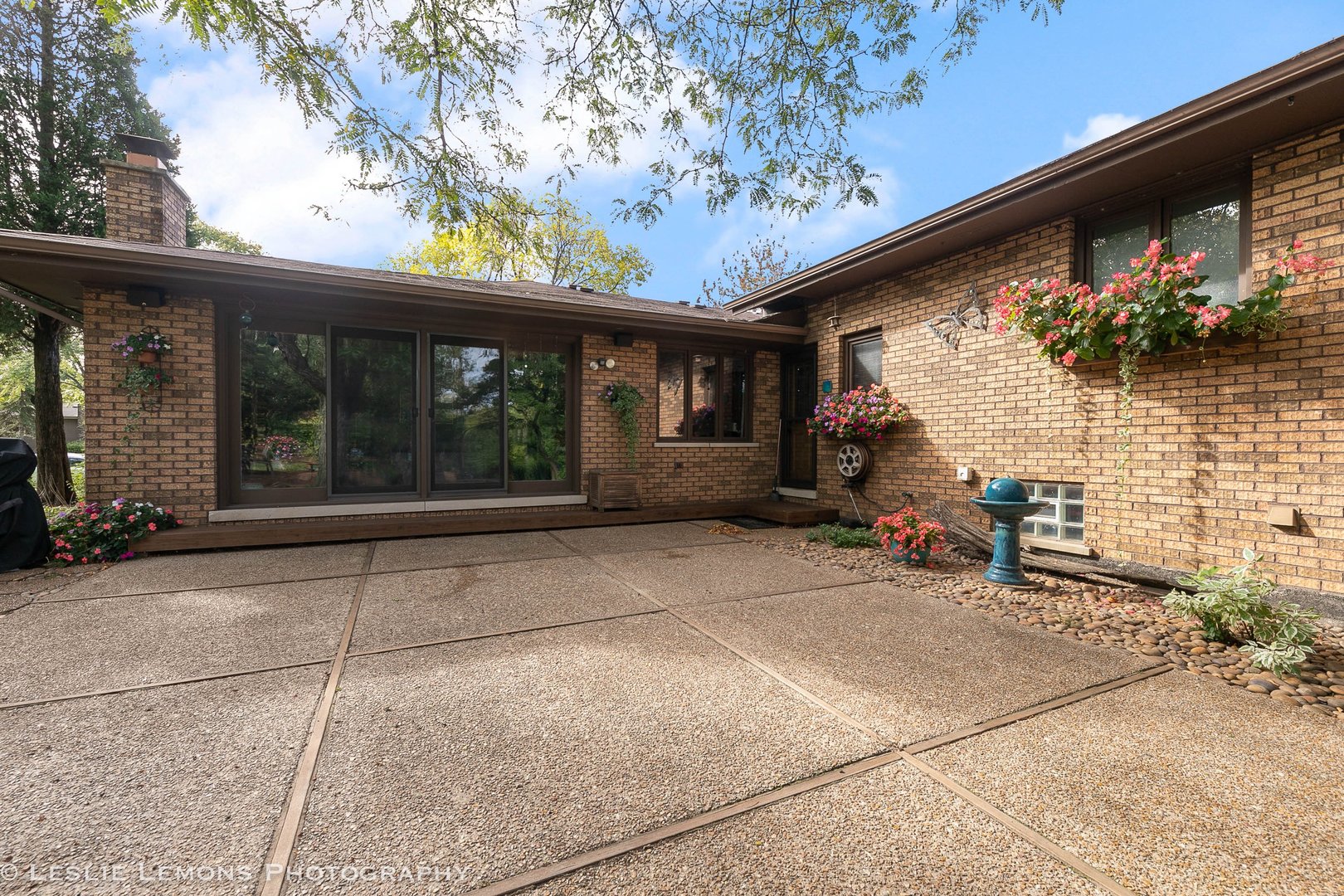 3192 Beller Drive Darien, IL 60561 - Photo 37 of 50 a backyard of a house with lots of green space