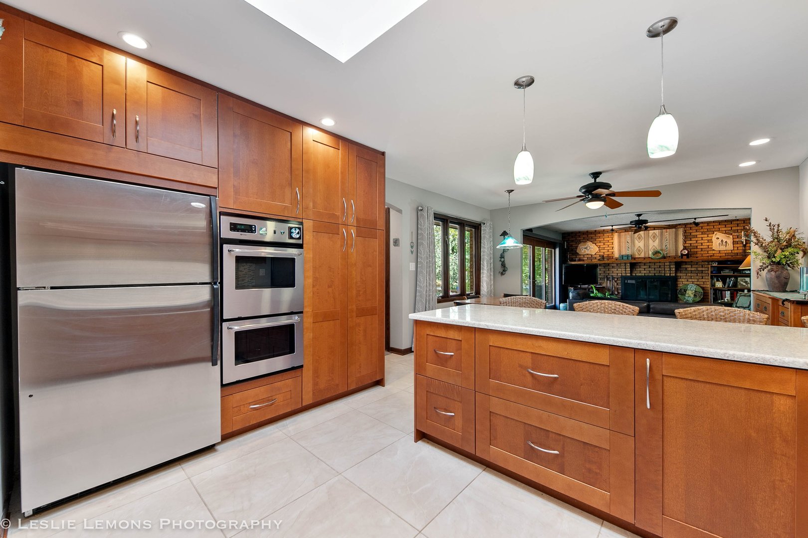 3192 Beller Drive Darien, IL 60561 - Photo 4 of 50 a kitchen with sink and refrigerator