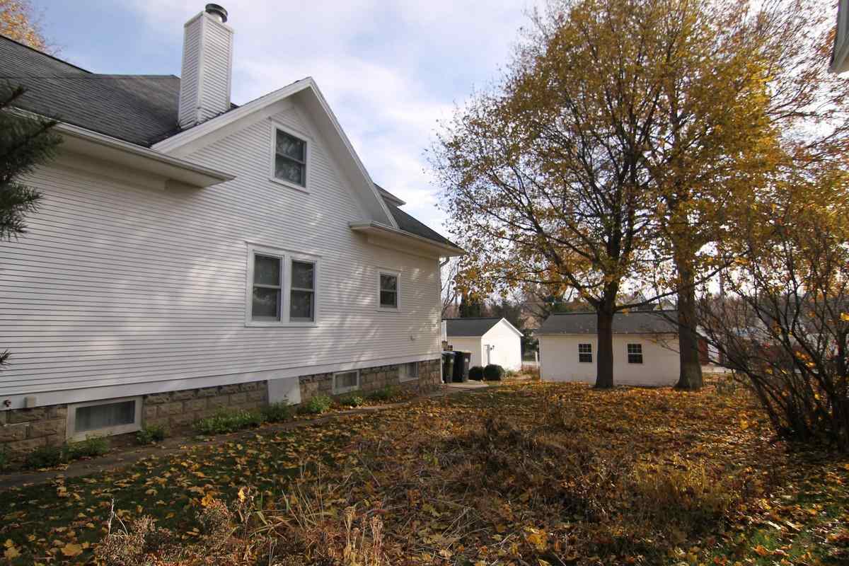 1203 Rochester Avenue Iowa City, IA 52245 - Photo 3 of 33 Gallery Image 3