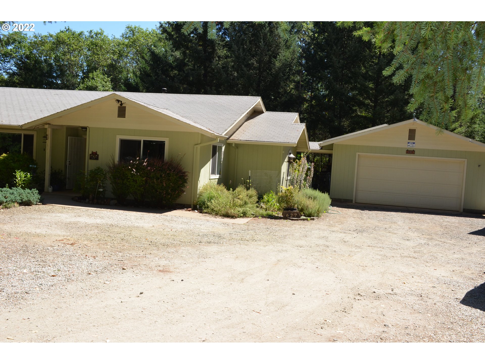 627 Marcy Loop Road Grants Pass, OR 97527 - Photo 3 of 22 Gallery Image 3