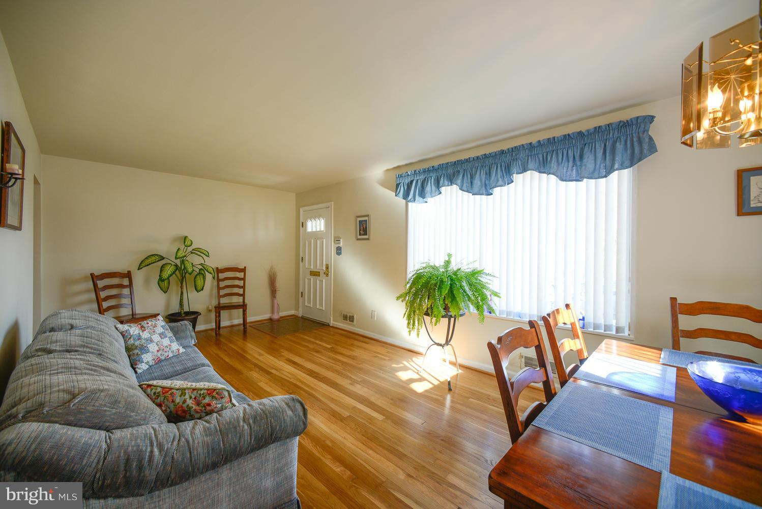11718 Highview Avenue Silver Spring, MD 20902 - Photo 2 of 24 Interior (General)