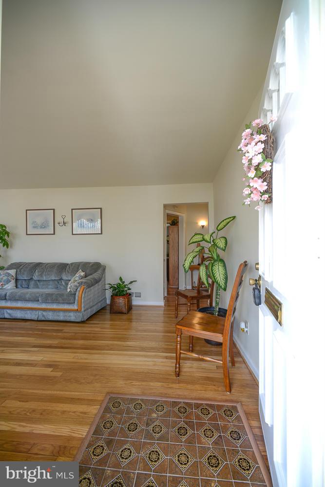 11718 Highview Avenue Silver Spring, MD 20902 - Photo 5 of 24 Interior (General)