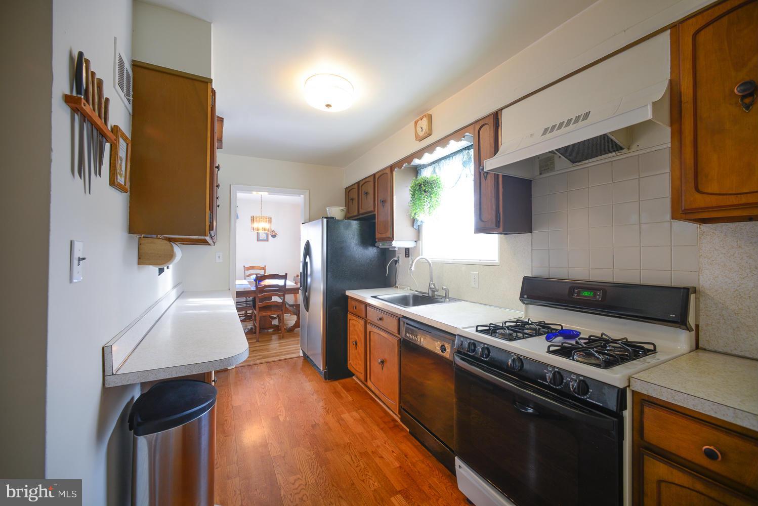 11718 Highview Avenue Silver Spring, MD 20902 - Photo 8 of 24 Interior (General)