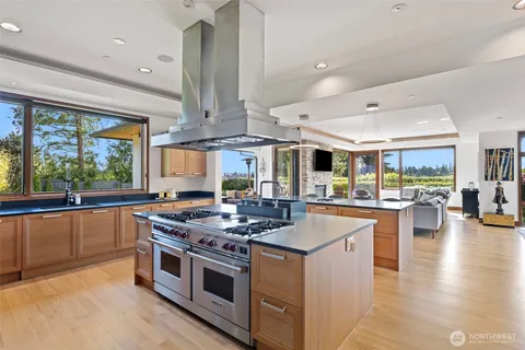 $7,250,000 | 8631 Northeast 19th Place, Clyde Hill, WA 98004