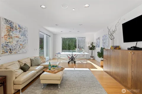 $7,250,000 | 8631 Northeast 19th Place, Clyde Hill, WA 98004