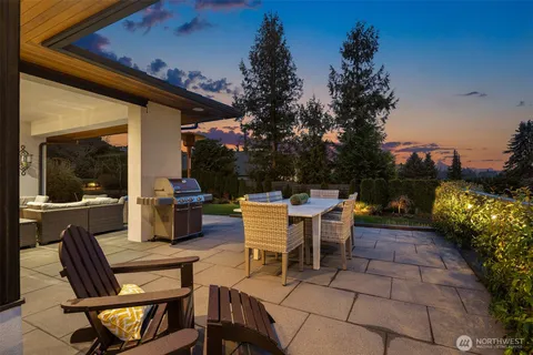 $7,250,000 | 8631 Northeast 19th Place, Clyde Hill, WA 98004