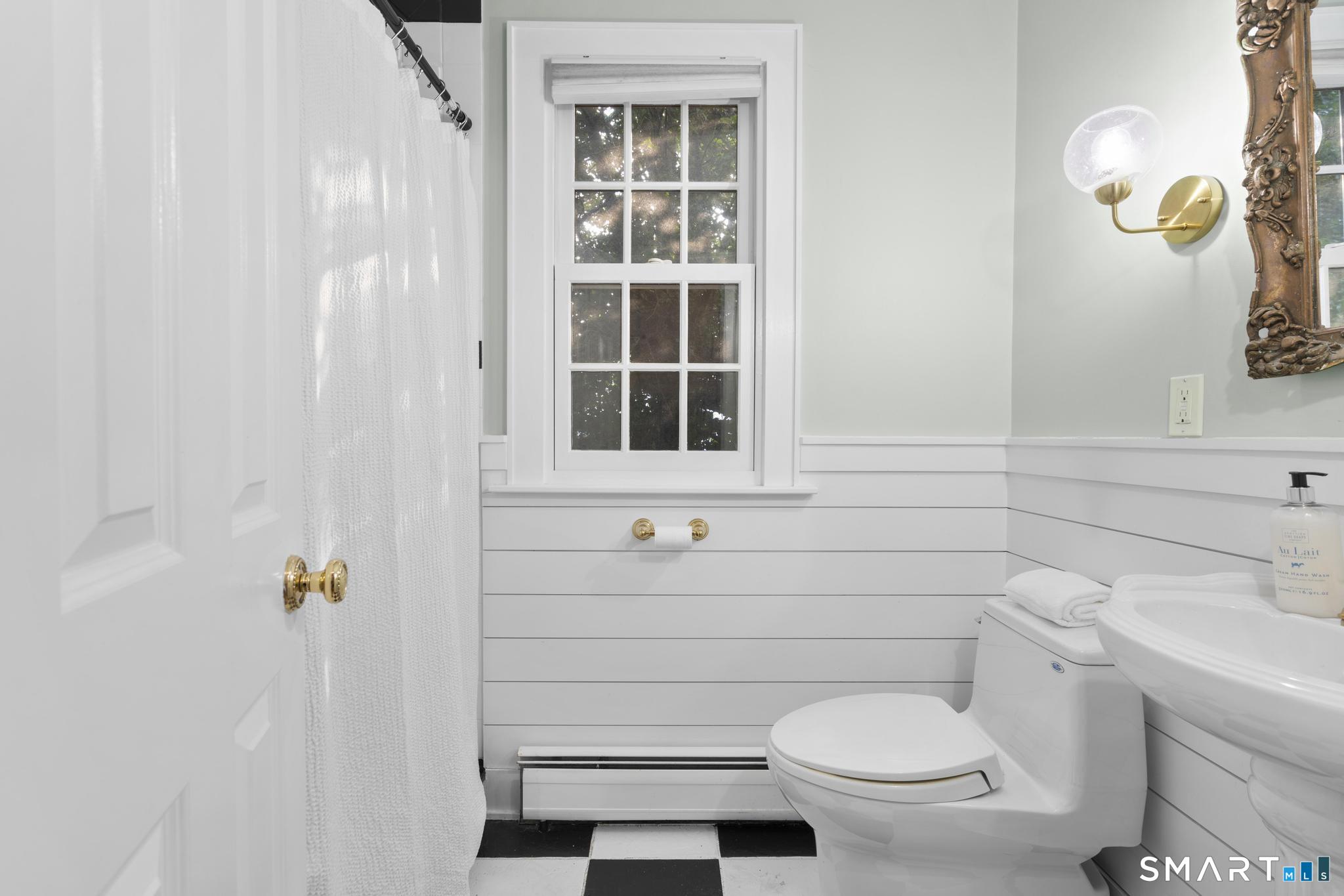 307 Old Post Road Fairfield, CT 06824 - Photo 7 of 40 Gallery Image 7
