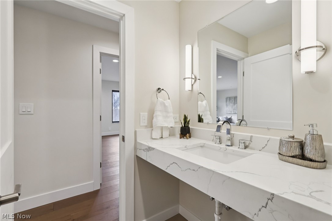 27500 Cedar Road, Unit 804 Beachwood, OH 44122 - Photo 20 of 39 Hall bathroom