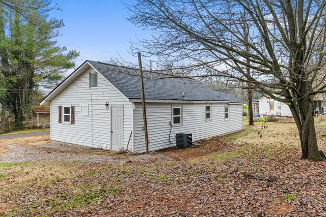 $1,100 | 430 Stephens Street, Lawrenceburg, TN 38464