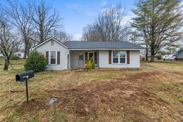 $1,100 | 430 Stephens Street, Lawrenceburg, TN 38464