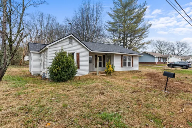 $1,100 | 430 Stephens Street, Lawrenceburg, TN 38464