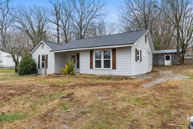 $1,100 | 430 Stephens Street, Lawrenceburg, TN 38464