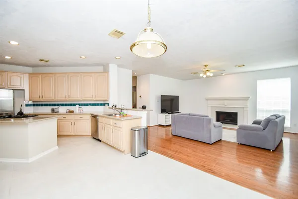 $3,000 | 7010 Adobe Oaks Court, Sugar Land, TX 77479