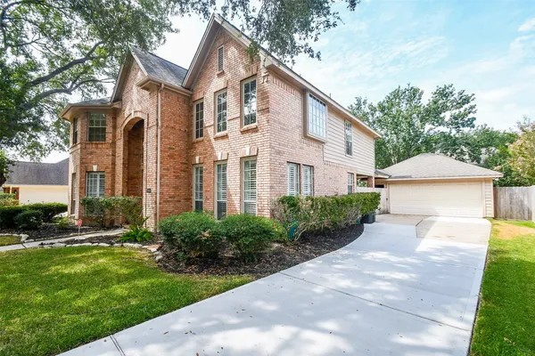 $3,000 | 7010 Adobe Oaks Court, Sugar Land, TX 77479