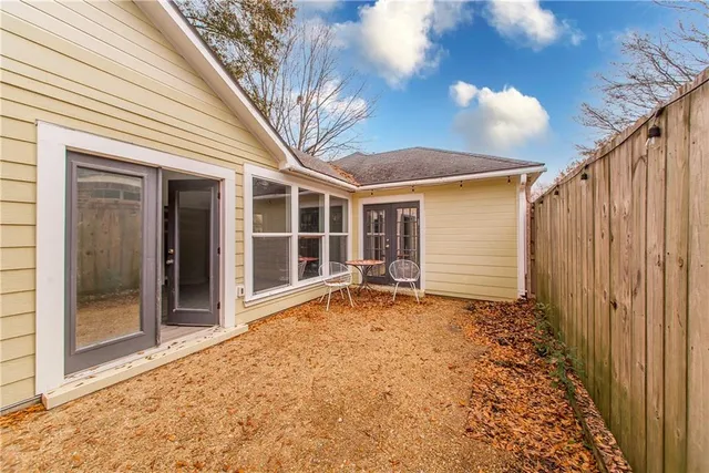 $1,800 | 311 Meadow Crossing Drive, Baton Rouge, LA 70820