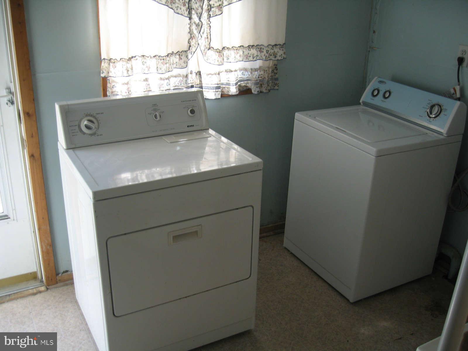 1415 Riverside Avenue Baltimore, MD 21230 - Photo 14 of 24 a utility room with dryer and washer