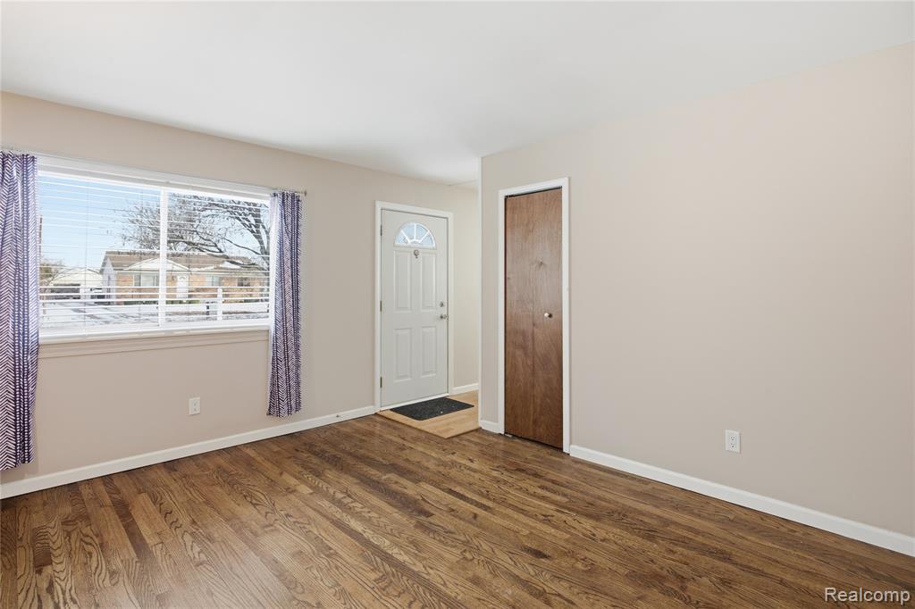 18634 Common Road Roseville, MI 48066 - Photo 6 of 18 Gallery Image 6