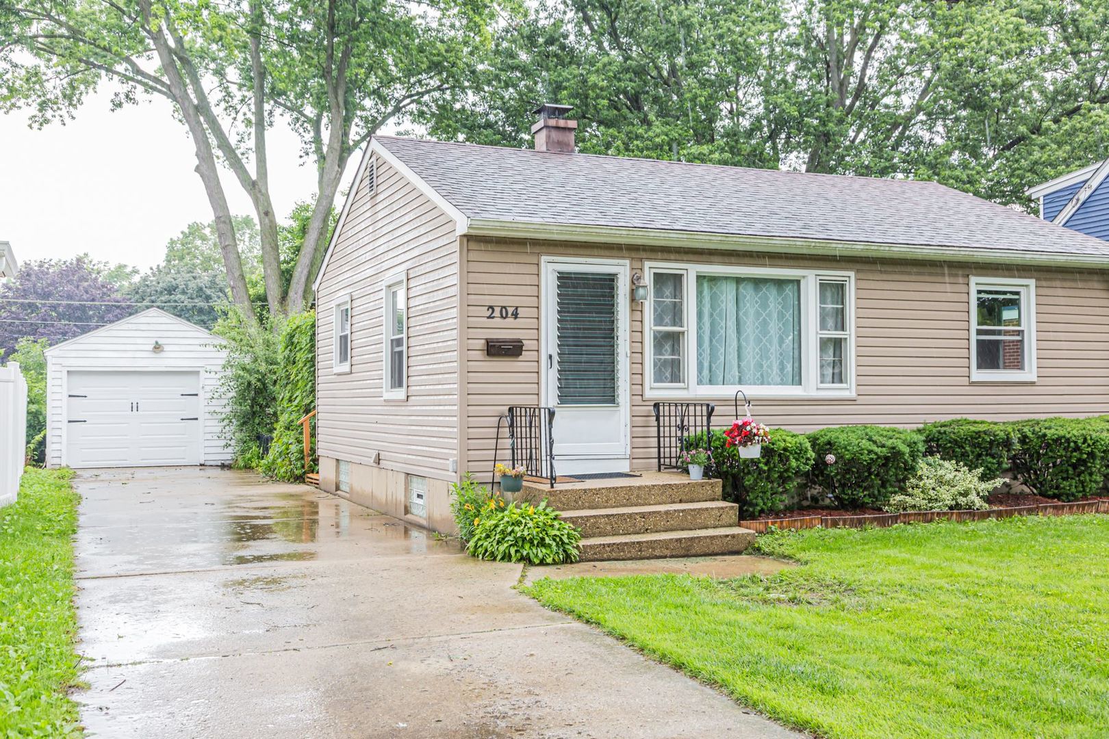 204 North Elroy Avenue Bartlett, IL 60103 - Photo 2 of 12