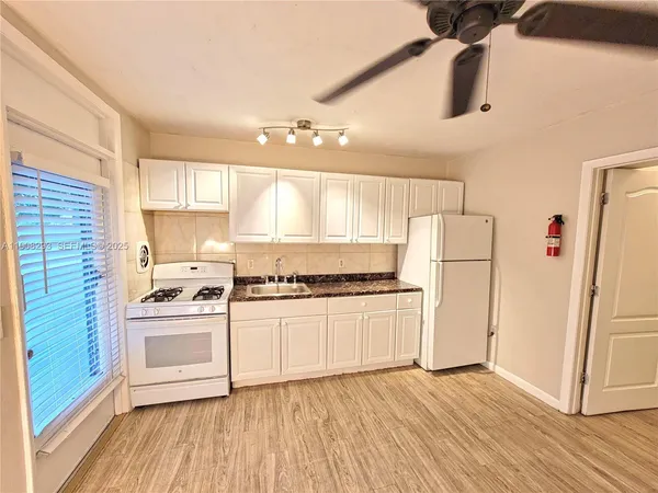 $239,000 | 441 Collins Avenue, Unit 12A, Miami Beach, FL 33139