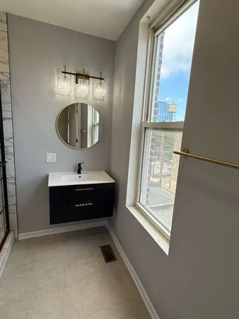 $3,995 | 448 North Aberdeen Street, Unit 3, Chicago, IL 60642