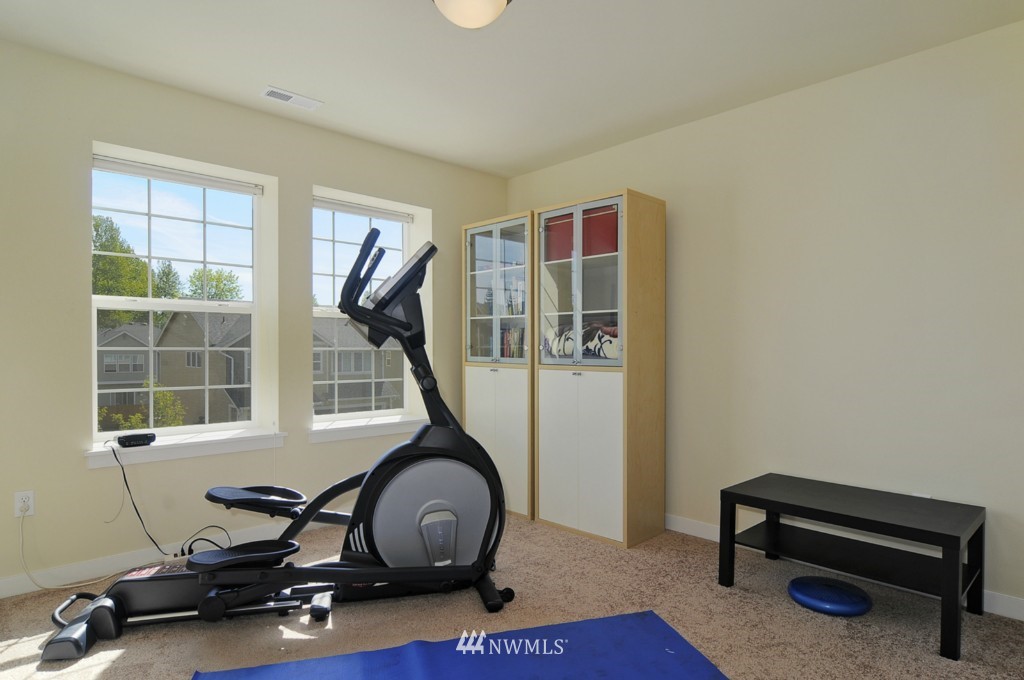 681 Ilwaco Avenue Northeast Renton, WA 98059 - Photo 12 of 19