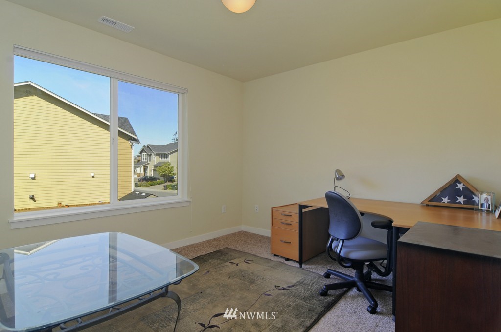 681 Ilwaco Avenue Northeast Renton, WA 98059 - Photo 13 of 19