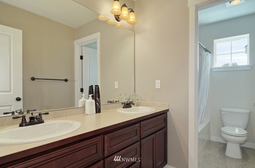 681 Ilwaco Avenue Northeast Renton, WA 98059 - Photo 14 of 19