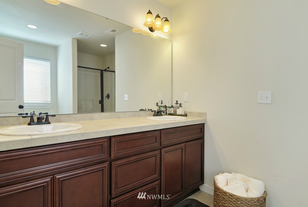 681 Ilwaco Avenue Northeast Renton, WA 98059 - Photo 16 of 19
