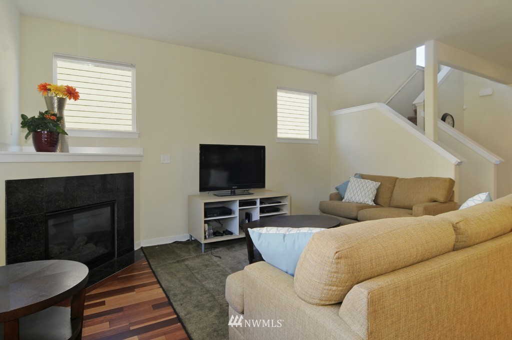 681 Ilwaco Avenue Northeast Renton, WA 98059 - Photo 5 of 19
