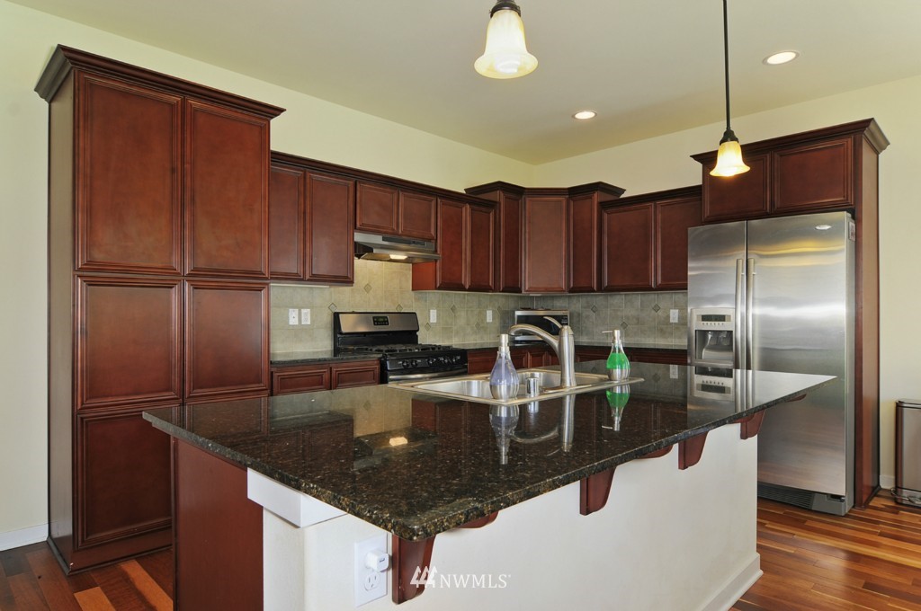 681 Ilwaco Avenue Northeast Renton, WA 98059 - Photo 7 of 19