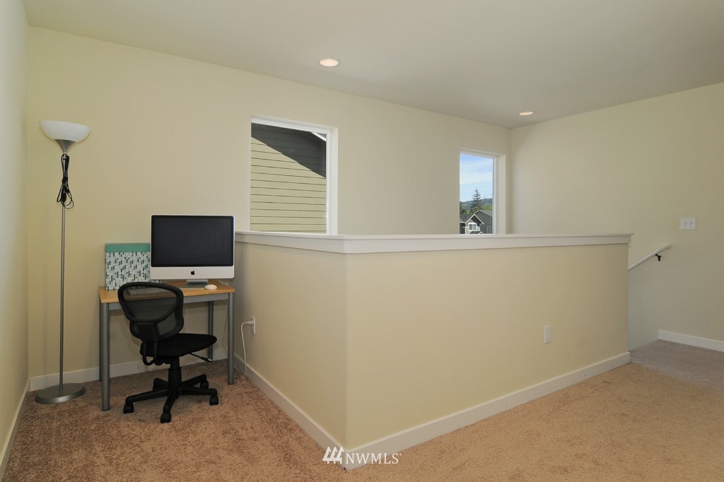 681 Ilwaco Avenue Northeast Renton, WA 98059 - Photo 10 of 19