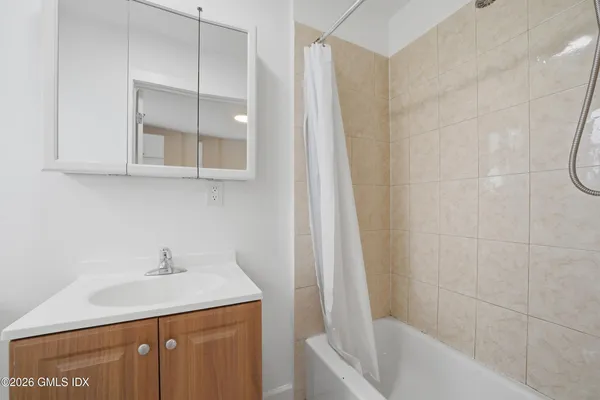 $2,595 | 140 Hamilton Avenue, Unit 2, Greenwich, CT 06830