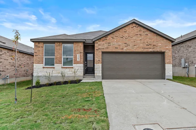 $270,000 | 2303 Fort Davis Pass, Marion, TX 78124