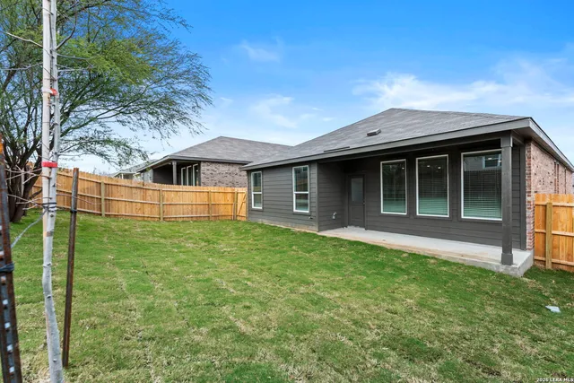 $270,000 | 2303 Fort Davis Pass, Marion, TX 78124