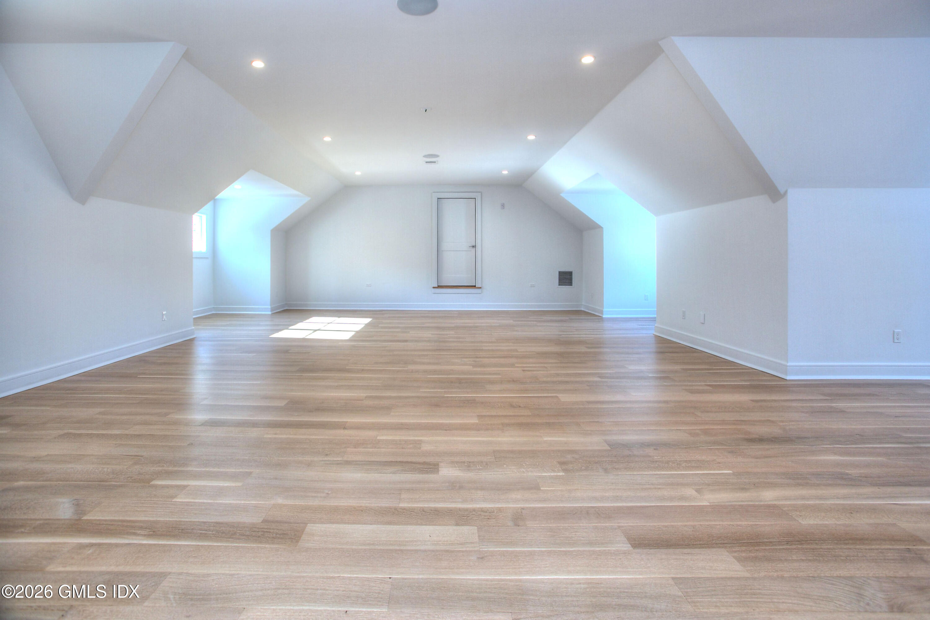 161 Pecksland Road Greenwich, CT 06831 - Photo 17 of 25 Third Floor Bonus Room