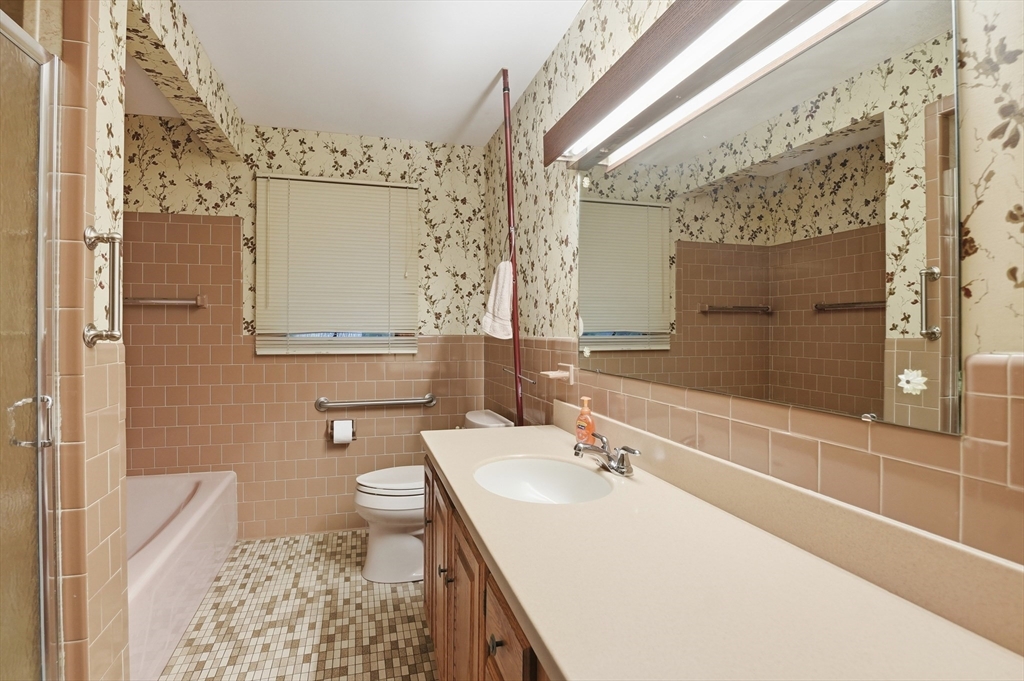 52 Thornton Road Worcester, MA 01606 - Photo 22 of 30