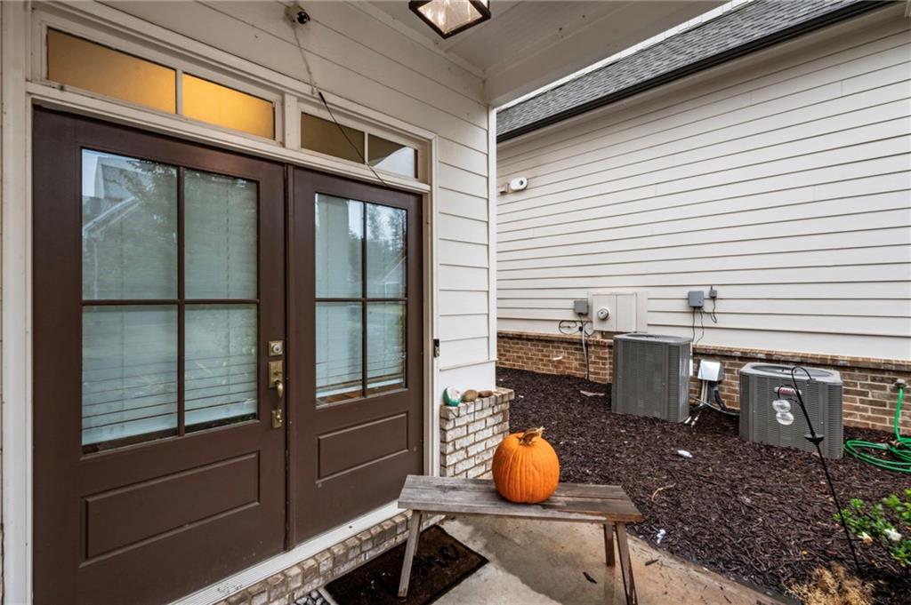 313 Senna Street Marietta, GA 30064 - Photo 3 of 43 a view of a back yard and car parked
