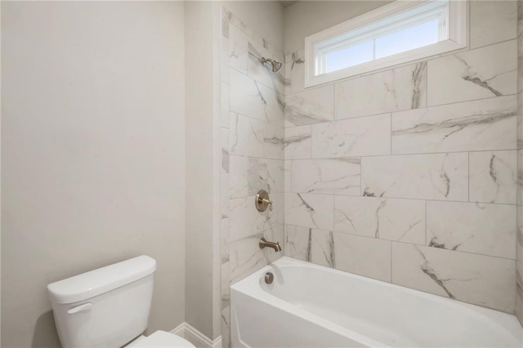 313 Senna Street Marietta, GA 30064 - Photo 37 of 43 a bathroom with a toilet and bathtub