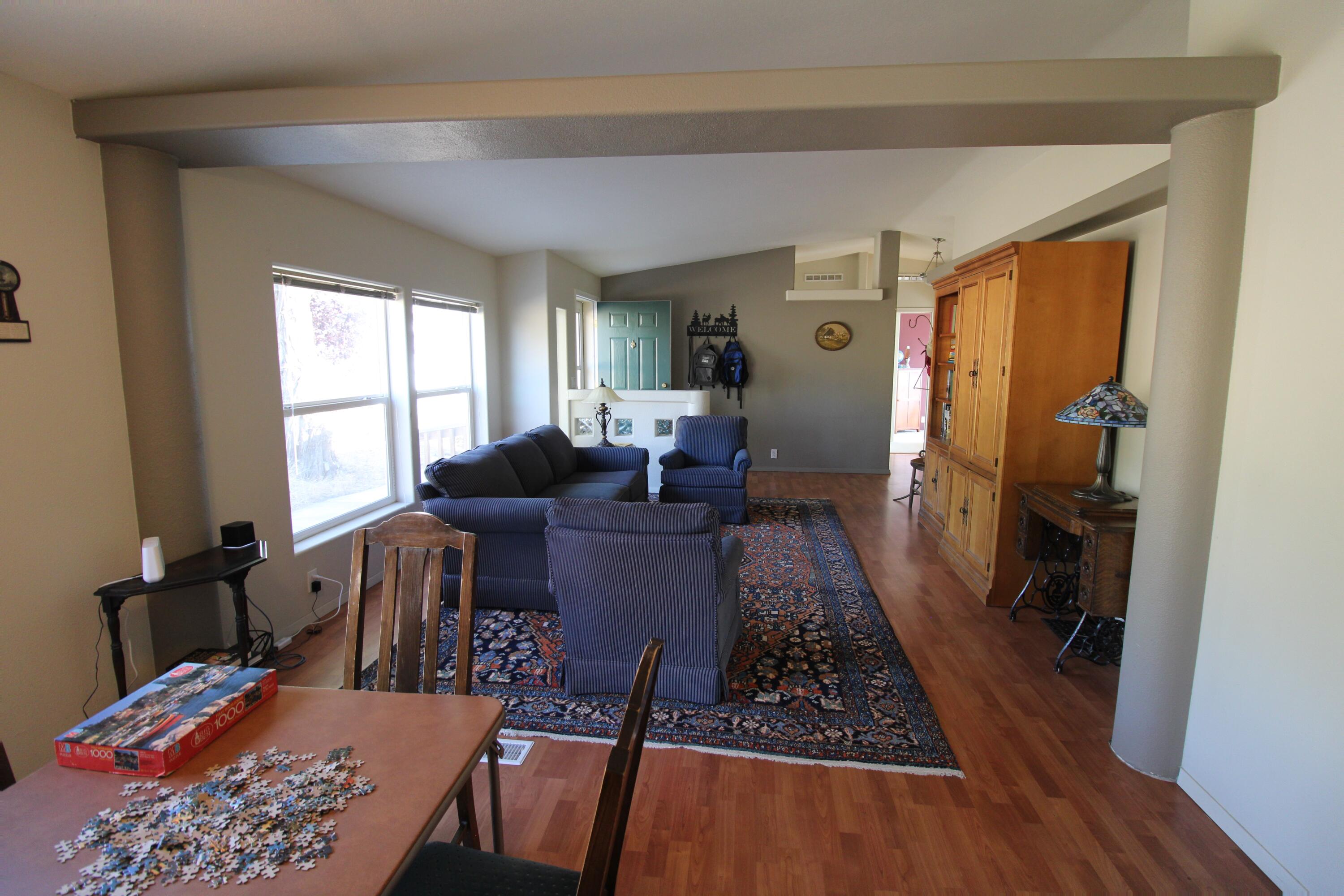 7571 Southeast Walther Loop Prineville, OR 97754 - Photo 4 of 38 Living Room 1