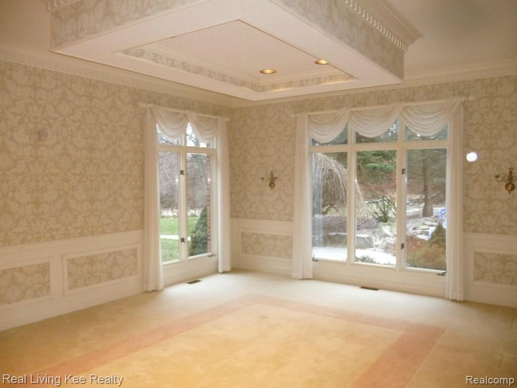 5500 Blood Road Metamora, MI 48455 - Photo 7 of 23 Beautiful Detailed Dining Room