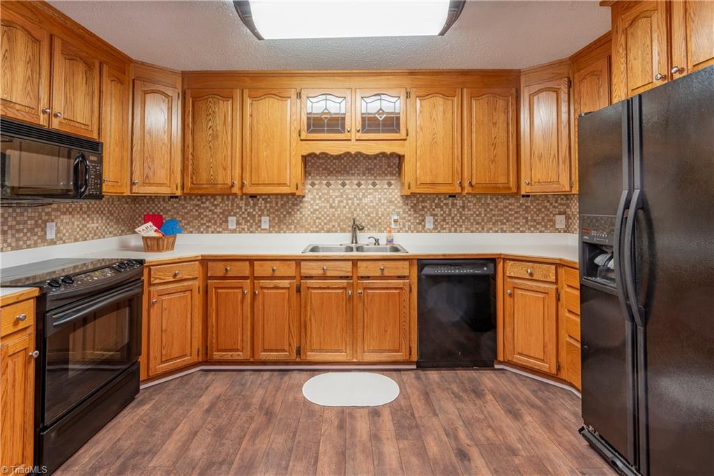 3514 Edgefield Road Greensboro, NC 27409 - Photo 4 of 22 Gallery Image 4
