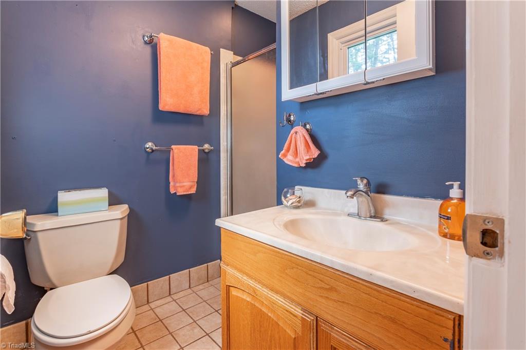 3514 Edgefield Road Greensboro, NC 27409 - Photo 10 of 22 Gallery Image 10