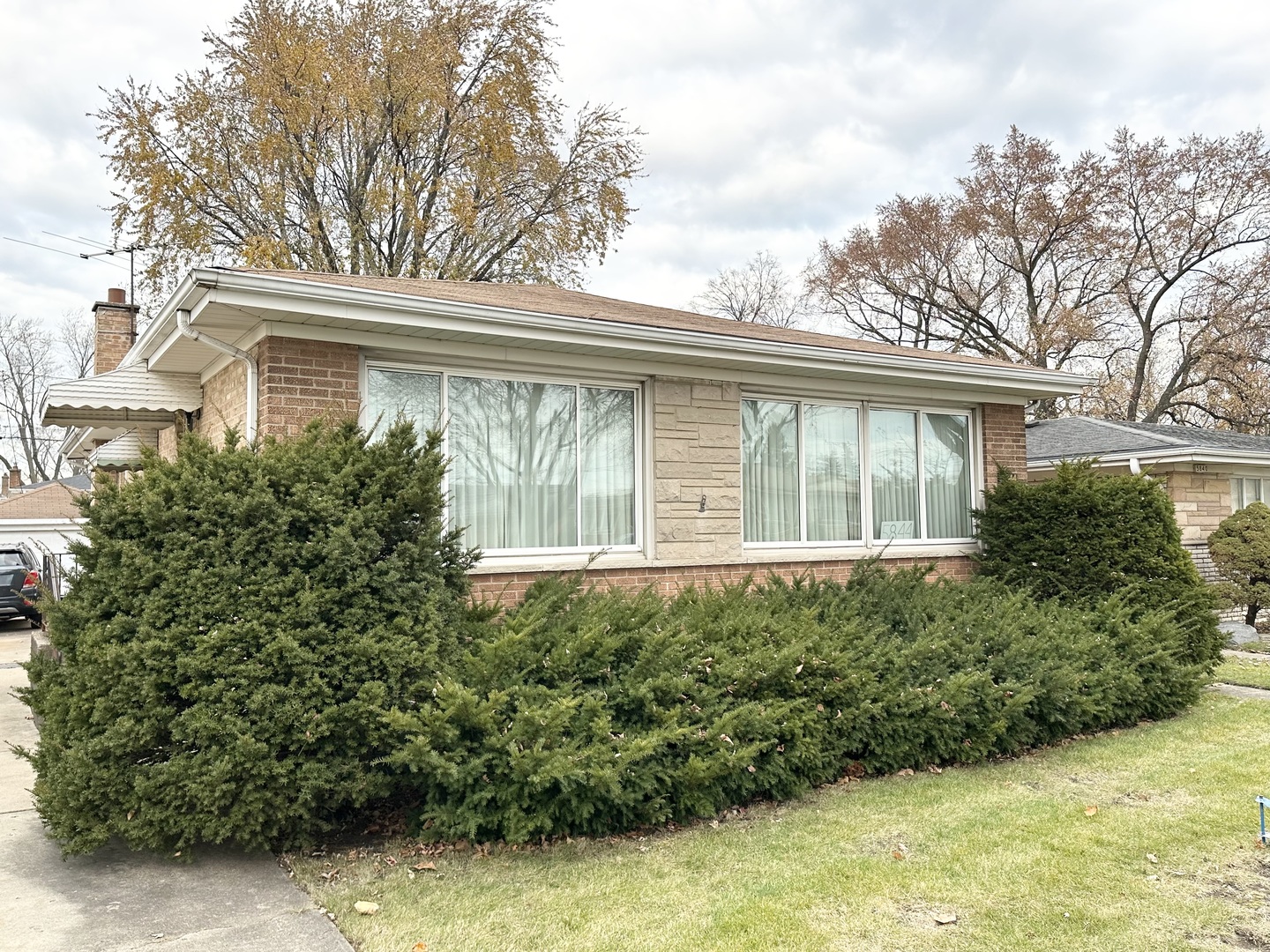 5844 Warren Street Morton Grove, IL 60053 - Photo 4 of 22