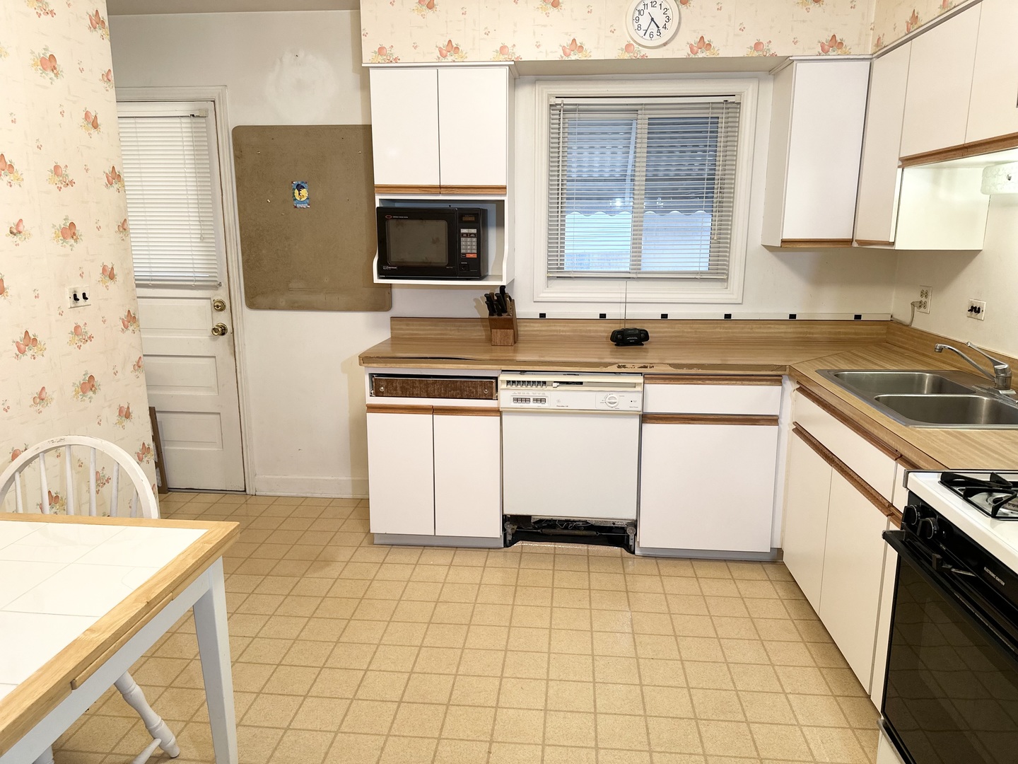 5844 Warren Street Morton Grove, IL 60053 - Photo 7 of 22