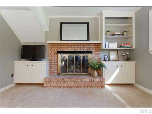 1605 Su John Road Raleigh, NC 27607 - Photo 16 of 25 Den/Family/Great Room