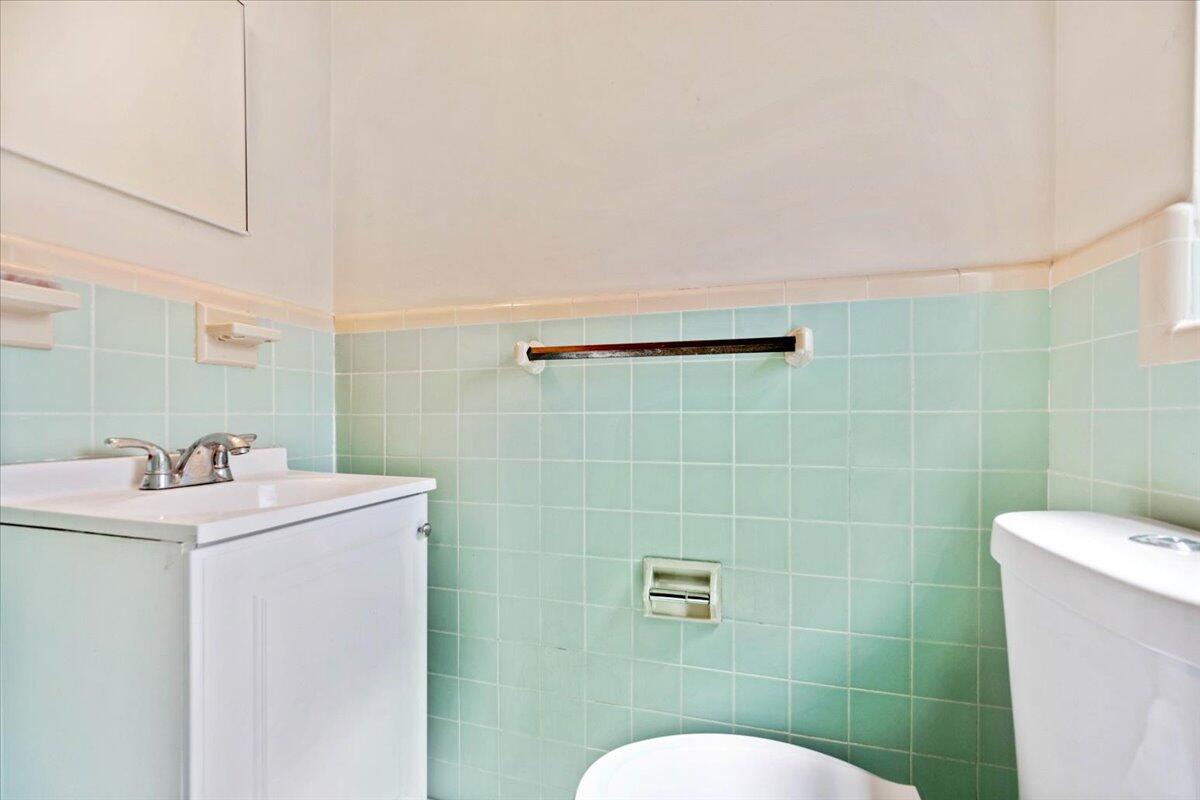 200 East 28th Street Riviera Beach, FL 33404 - Photo 14 of 22 20-DSC_6191