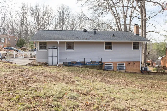 $329,000 | 909 Crestwood Drive, Staunton, VA 24401