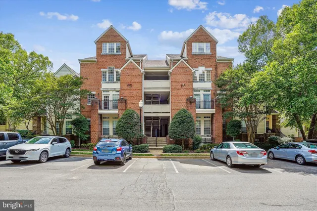 $2,400 | 1334 Garden Wall Circle, Unit C, Reston, VA 20194